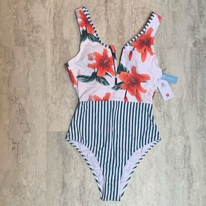 Cupshe NWT Hawaiian Floral and Stripped Women’s One Piece Swimsuit